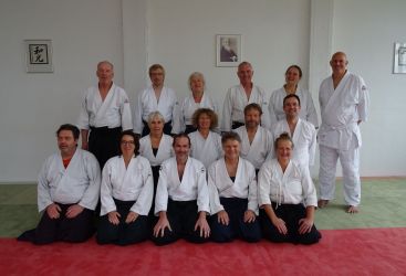 Aikidoka aus dem Ostallgäu, Kaufbeuren, Neugablonz, Ravensburg und dem Bodenseeraum, zusammen mit Werner Oelmaier, beim Aikido-Workshop in Ravensburg (9. und 10. November 2024)